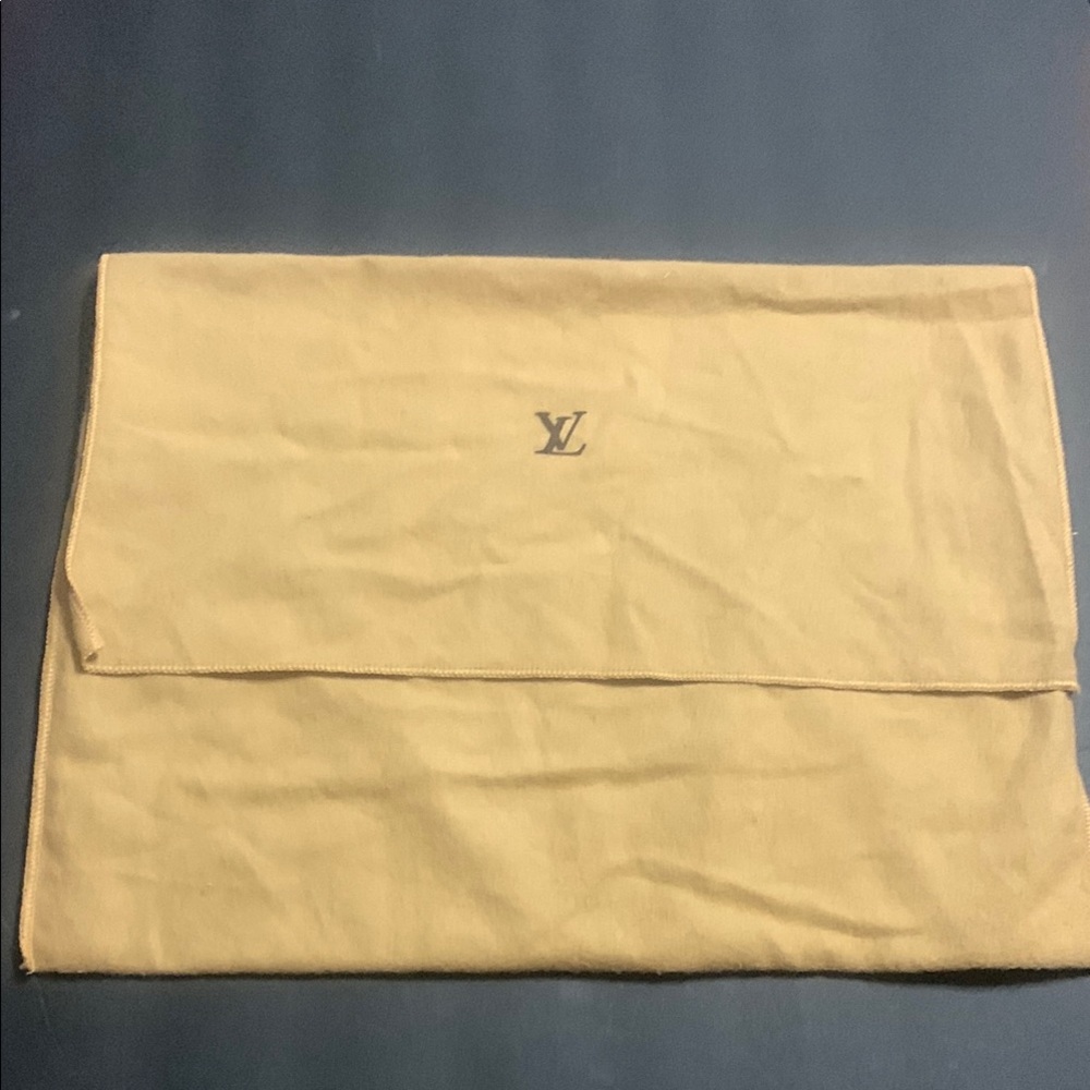 Louis Vuitton 15 in envelope cloth bag